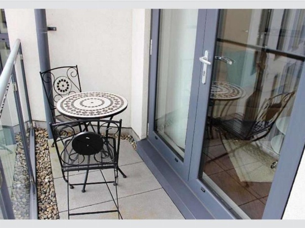 New Central Woking 1 and 2 Bedroom Apartments with Free Gym, close to Train Station image 12