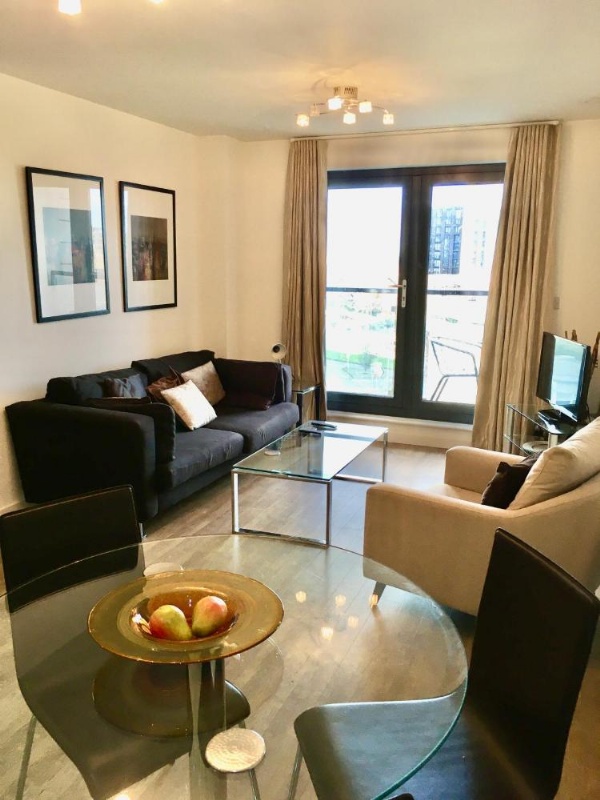 New Central Woking 1 and 2 Bedroom Apartments with Free Gym, close to Train Station image 13