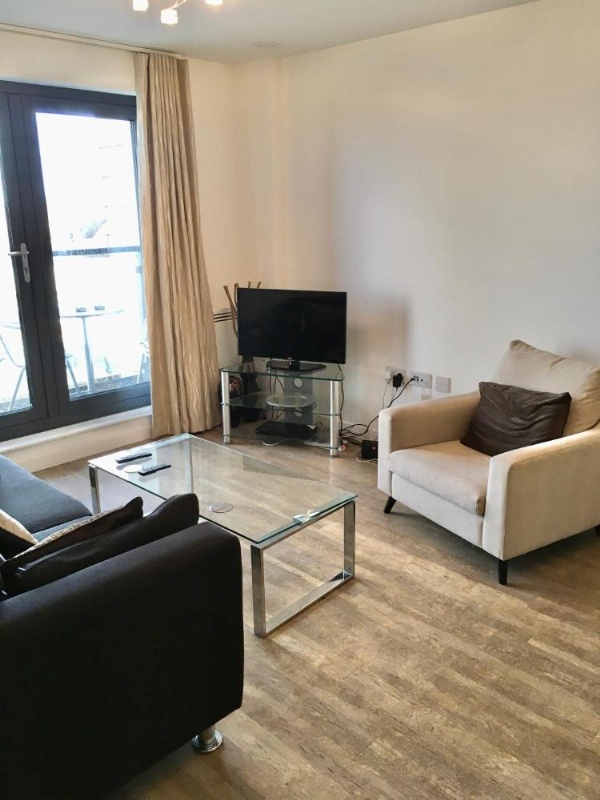 New Central Woking 1 and 2 Bedroom Apartments with Free Gym, close to Train Station image 16