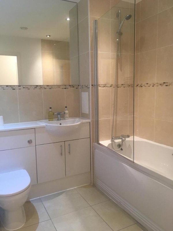 New Central Woking 1 and 2 Bedroom Apartments with Free Gym, close to Train Station image 21