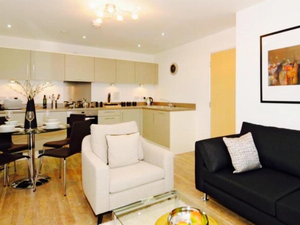 New Central Woking 1 and 2 Bedroom Apartments with Free Gym, close to Train Station image 25