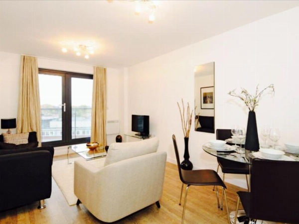 New Central Woking 1 and 2 Bedroom Apartments with Free Gym, close to Train Station image 26