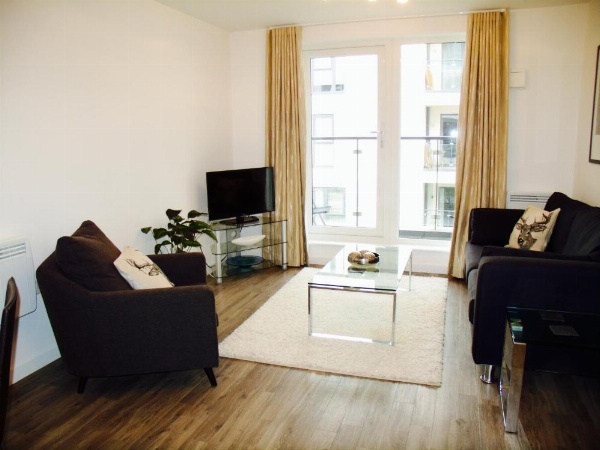 New Central Woking 1 and 2 Bedroom Apartments with Free Gym, close to Train Station image 30